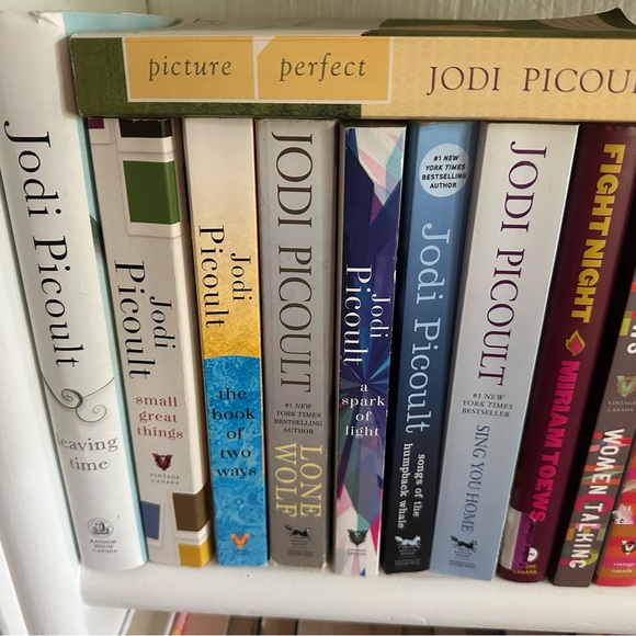 BOOKS! 3 for $12 Dozens of Titles - Picture 9 of 14